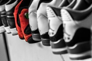 Read more about the article The Ultimate Guide to Top Sneakers: Styles and Trends