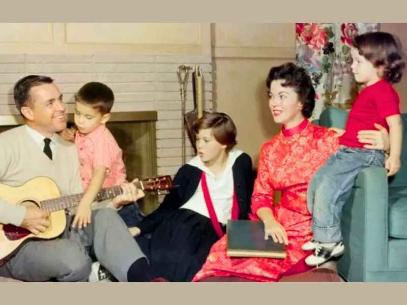 Linda Susan Agar With Husband And Childs