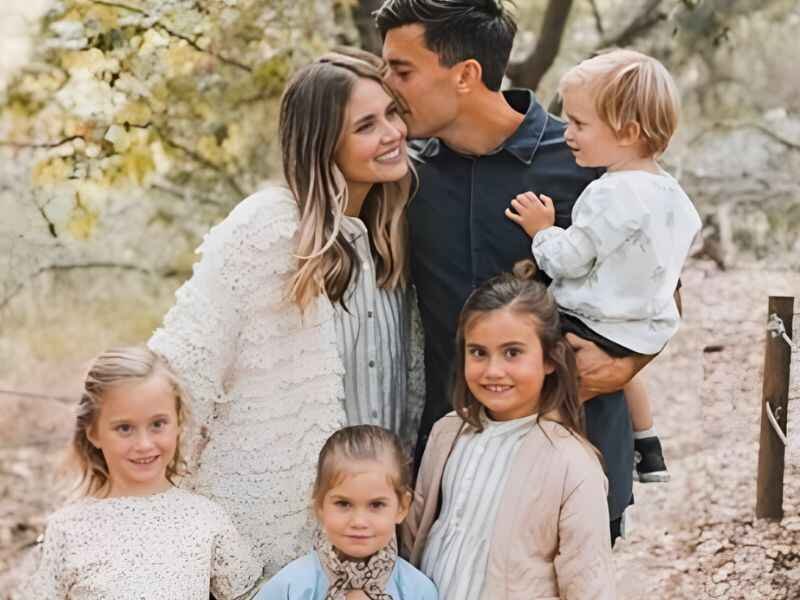 Mallory Plotnik: The True Untold Story of Phil Wickham’s Wife 2 Mallory Plotnik and Phil Wickham with their four children: Penelope, Mabel, Lottie, and Henry.