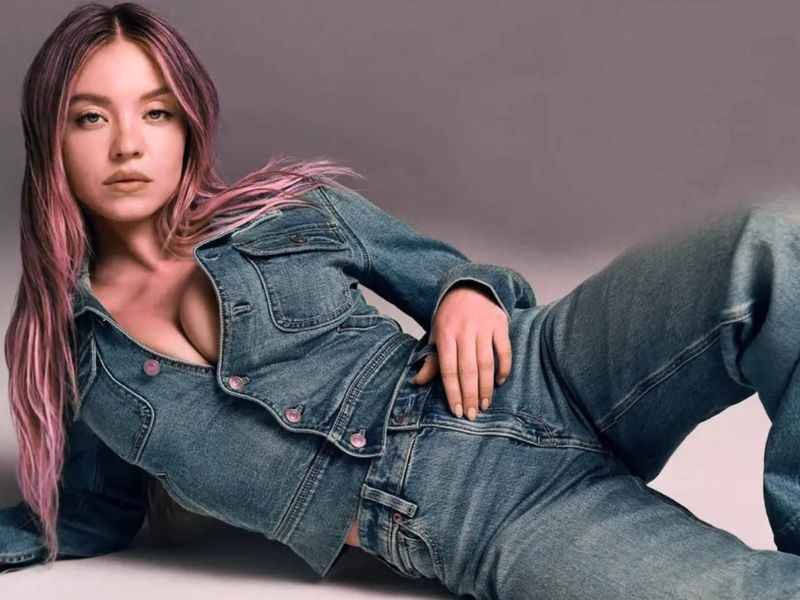Sydney Sweeney Measurements: Full Body Stats, Height, Weight & More 6 Sydney Sweeney In Jeans Top and Jeans Pant