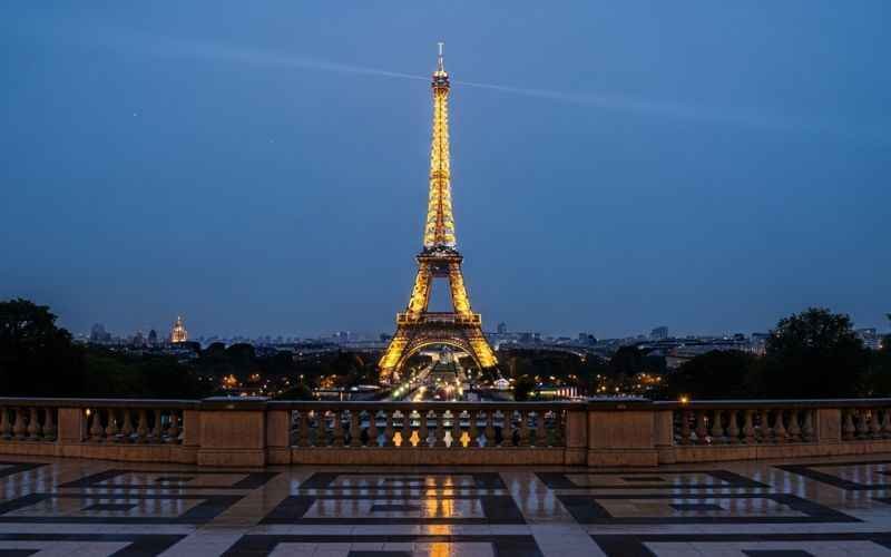 PlayBattleSquare Exploring Paris After Dark: A Full Guide to the City of Light 2 The Magic of the Eiffel Tower at Night