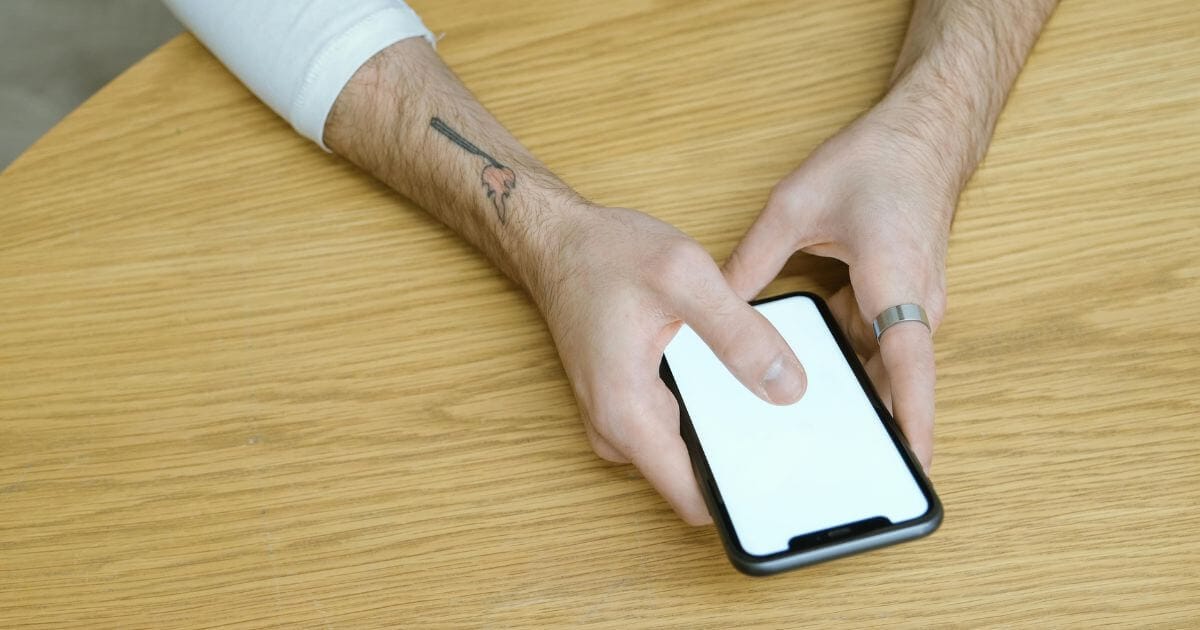 How to Build Healthier Digital Boundaries Without Disconnecting Completely 1 How to Build Healthier Digital Boundaries